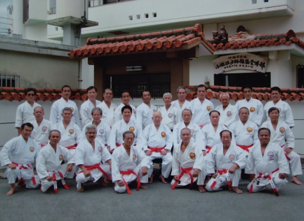 El maestro Shugoro Nakazato y sus alumnos 7º,8ºy9ºDanes de Okinawa